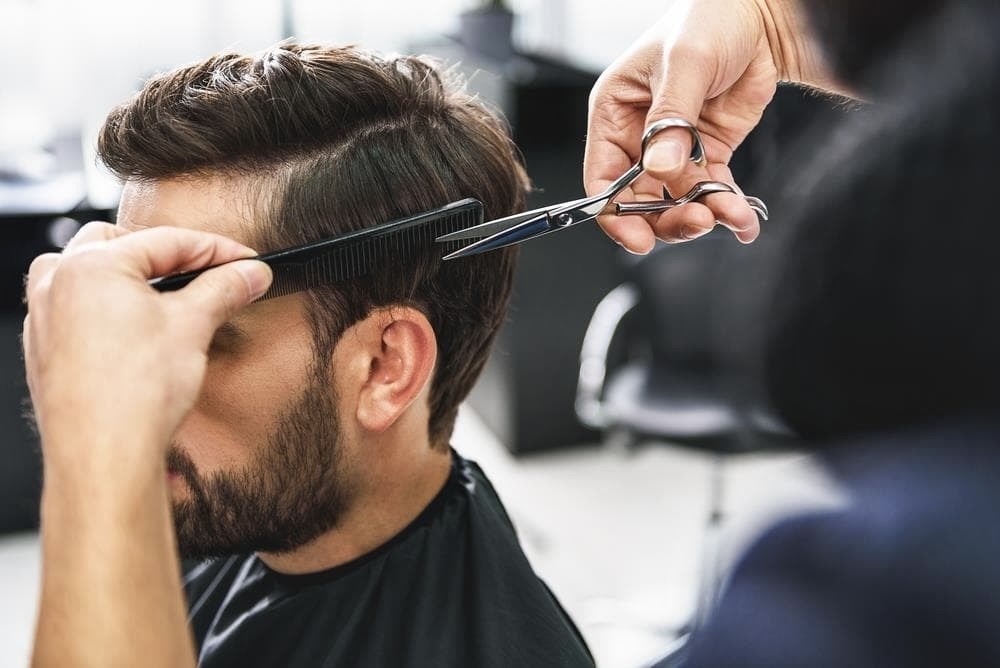 Opción #2: corte de cabello + corte de barba + depilación de nariz (regalía cejas)